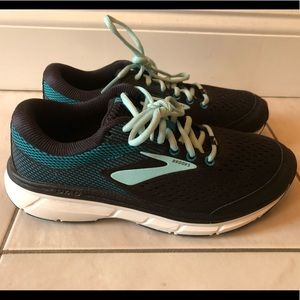 Women’s Brooks Dyad 10